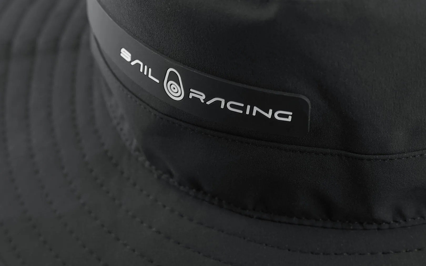 RACE BRIMMED HAT