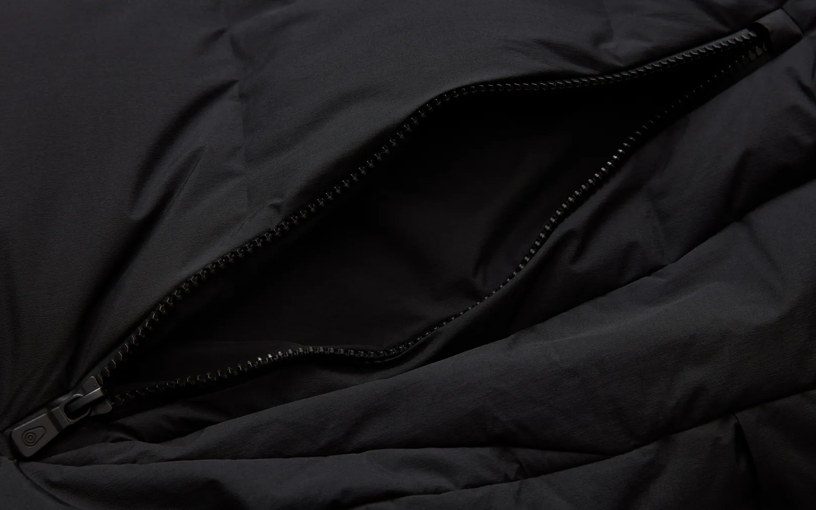 W RACE EDITION DOWN COAT